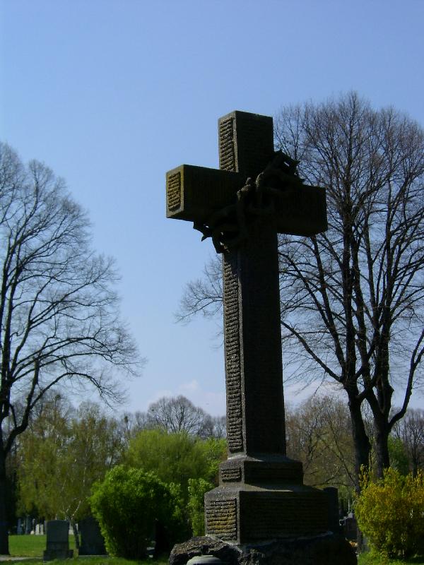 Dornenkranz am schlichten Kreuz